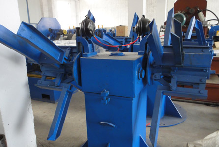 Steel coil decoiler